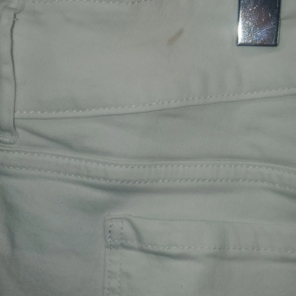 Torrid White Non-Distressed Jean Shorts Size 16 - Picture 15 of 16